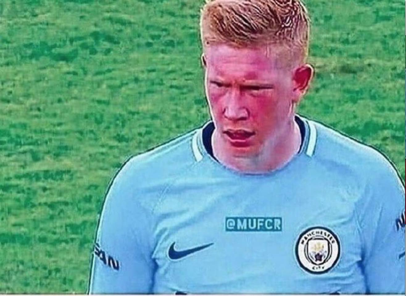 湖人官推终晒东契奇！湖密疯狂阴阳：顶不住压力发了？可悲的球队