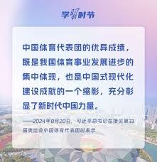 为什么外野手在阳光强烈的白昼比赛中优先选择单手接捕以扩大视野